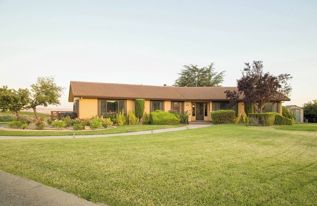 Kiler Canyon Ranch House & Apartment offers breathtaking views from every angle!