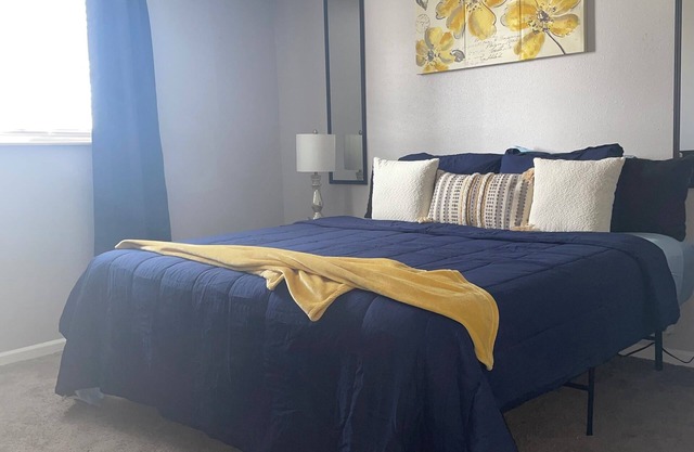 King Bed. Funny Bone, Fraze, WPAFB, museum Adventure Reef. Fun get away!