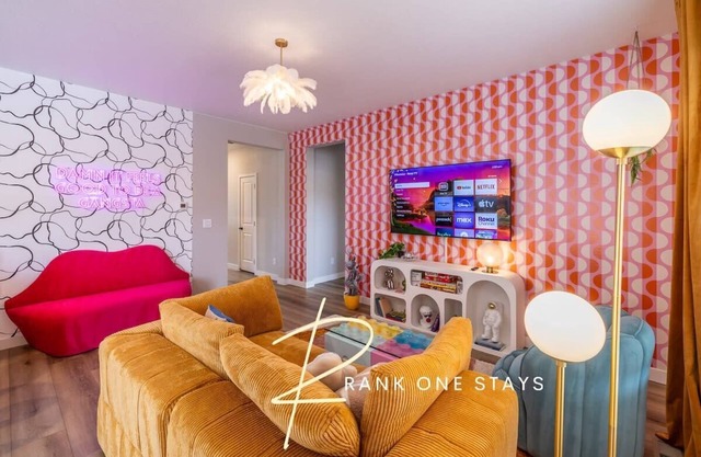 King Bed/Pool/Golf/Arcade