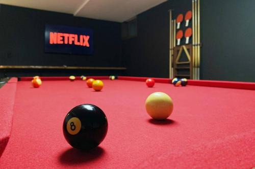 King Beds, Sleeps 11, *Entertainment Included!*