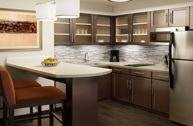 King Suite | Buffet Breakfast, Indoor Pool Access + 24h Business Center