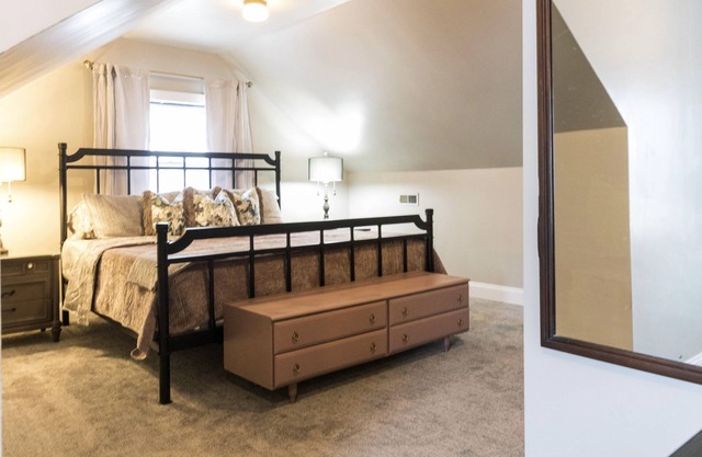 King Suite by Mkat Interior Designs