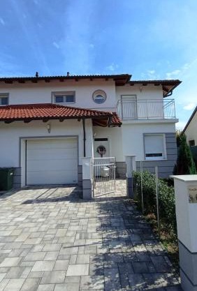 Klau & Bali Apartmanház Sopron