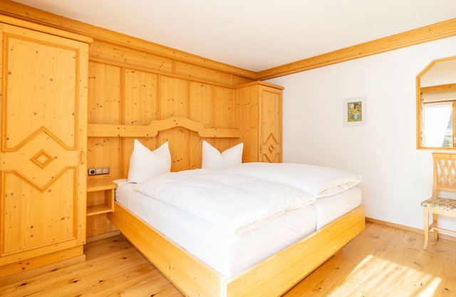 Klausenberg- 3-room apartment 50sqm, 2 extra bedrooms, kitchen, 2 balconies