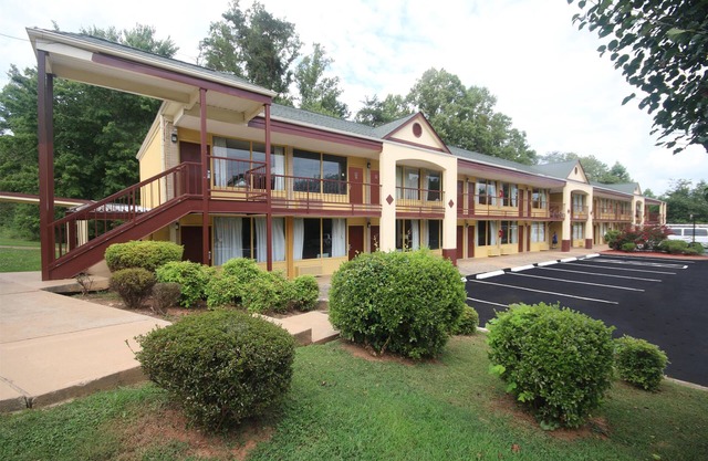 Knights Inn Pilot Mountain