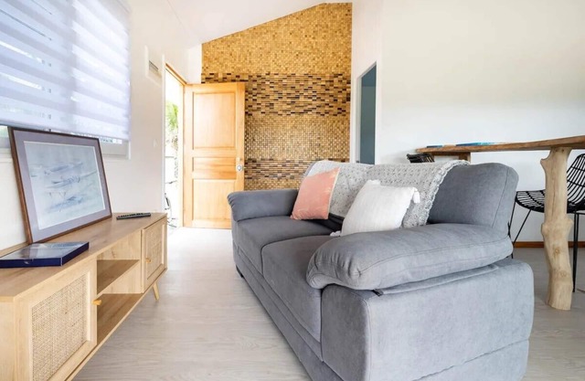 Koa bungalow 50 m from a private white-sand beach + kayak