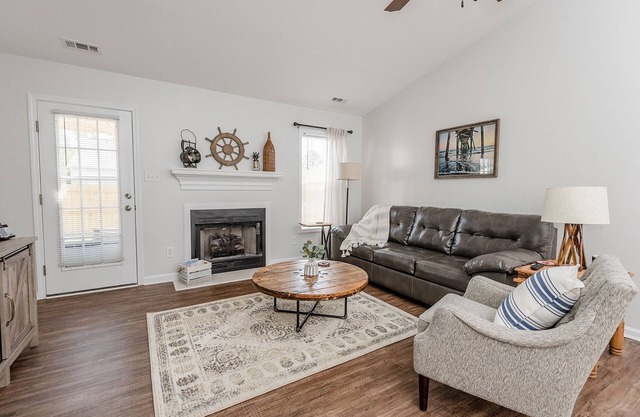 Kobe Cabana a Tastefully decorated duplex - Near MCAS Cherry Point – VERY CLEAN!