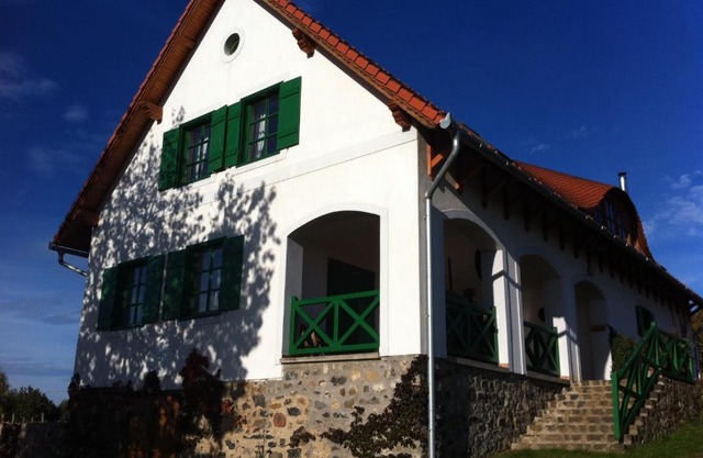 Kolonics Pincészet Vendégház Somló