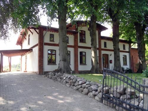 Komfortable Ferienwohnung "Vier Linden", ruhige dörfliche Lage, 20 min zur Küste