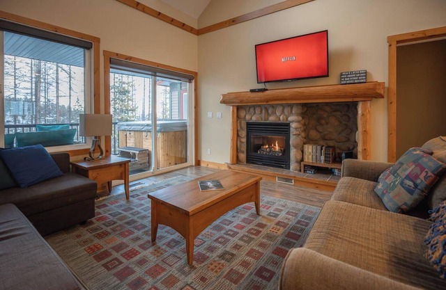 KR410 by Simply Kimberley | Ski-In/Out + Private Hot Tub