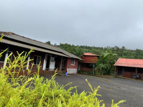 Kshetij Homestay 200 Mtr From Rautwadi Waterfall