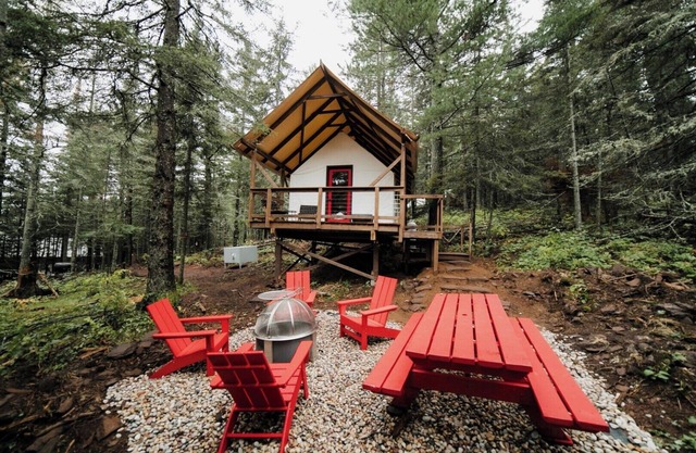 Kung tält - Hillside Site - Glamping Tent for Two!