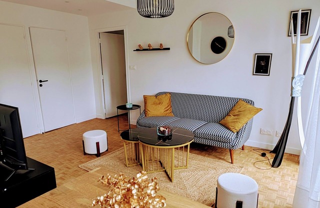 L'appart le 19, F3 near center with cathedral view