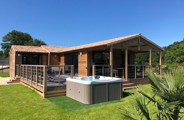 L'Ecrin du Breuil - Chalet le Joyau Private pool Jacuzzi Petanque court