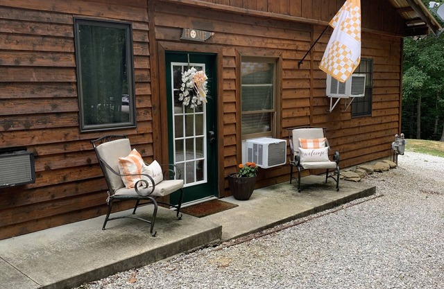 L & L STABLES with Living Quarters