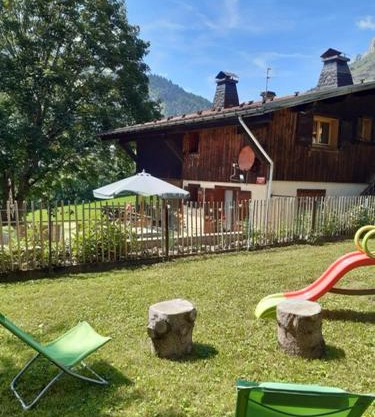 La Coufa, spacieux Duplex en chalet, terrasse, jardin, vues montagnes