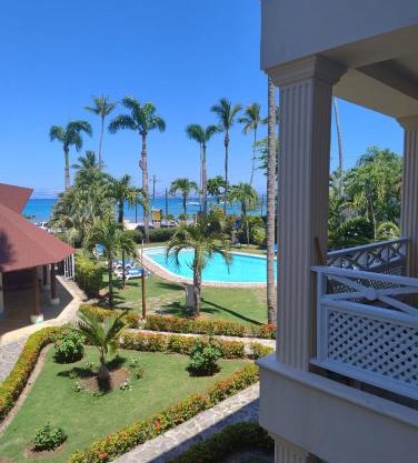 La Dolce Vita Beachfront Apt 9