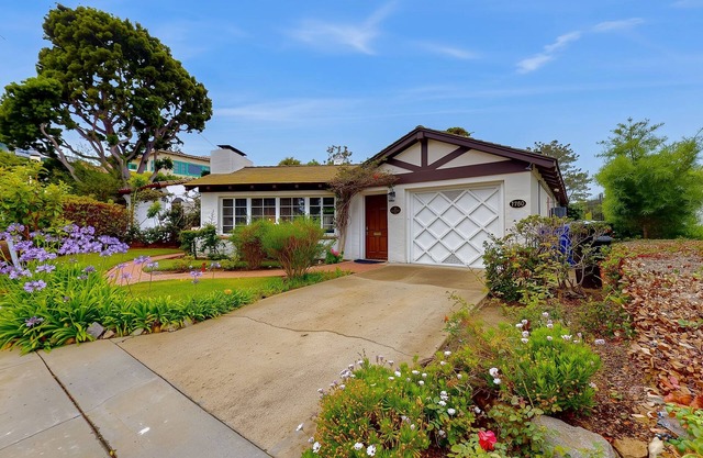 La Jolla Historic Gem | Hot Tub, Game Room, Garden Oasis w/Firepit & Courtyard Dining