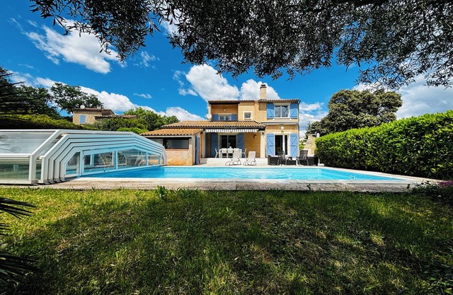 La Maison Bleue - Family-friendly, peaceful & air-conditioned