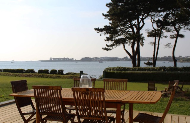 La Maison de l'Aber, at the edge of Aber Wrach, sea view
