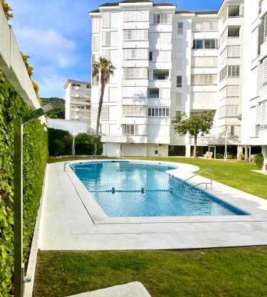 LA MER BLEUE, Boutique Apartament with parking, full equipped in Fenals Beach