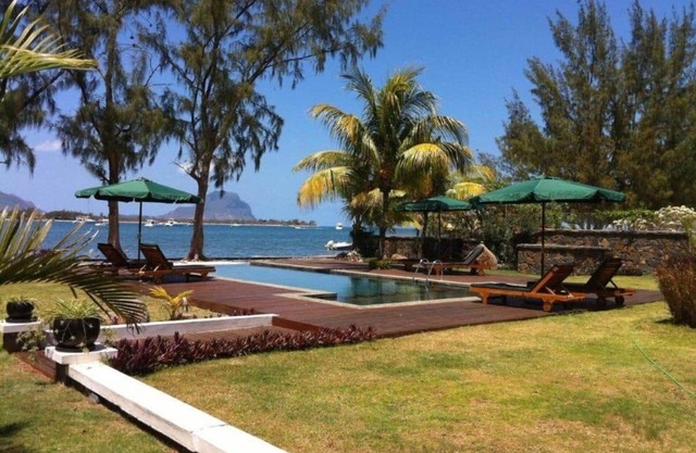 La Preneuse Beachfront 3BR w/Pool & Sunset