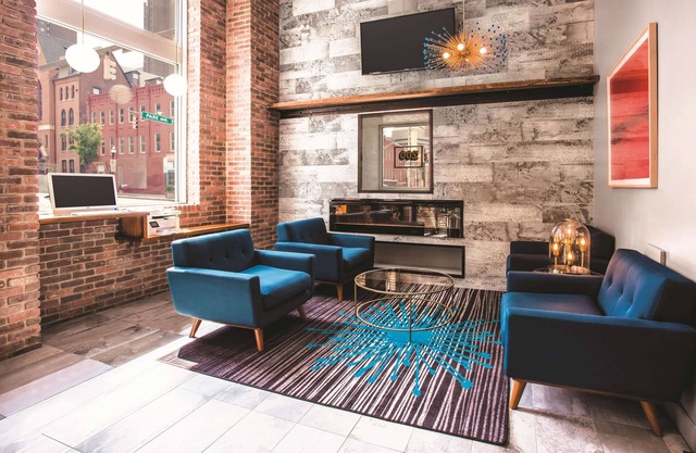 La Quinta Inn & Suites by Wyndham Baltimore Downtown