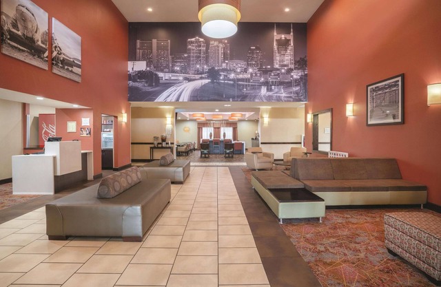 La Quinta Inn & Suites by Wyndham Smyrna TN - Nashville