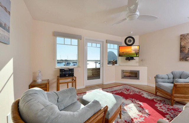 La Roche 2 Bayfront Condo - Fabulous location on Embarcadero! Dogs welcome!