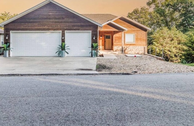 LAKE ARCADE - 5bd 4bth, FAMILY FUN SPOT, 3 stories