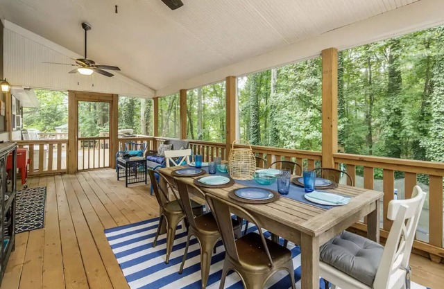 Lake Cottage + Party Dock + Fire Pit + Game Room + Loft