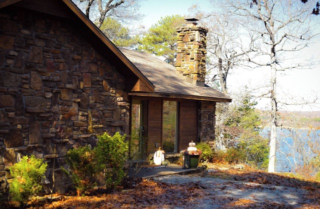 Lake front cabin - fantastic view -Faye Jones designed cabin