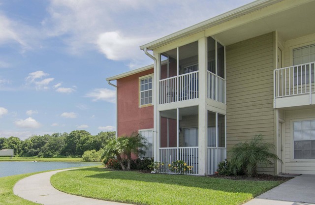 Lake Front - Ground Level - 2 bedroom 2 bath