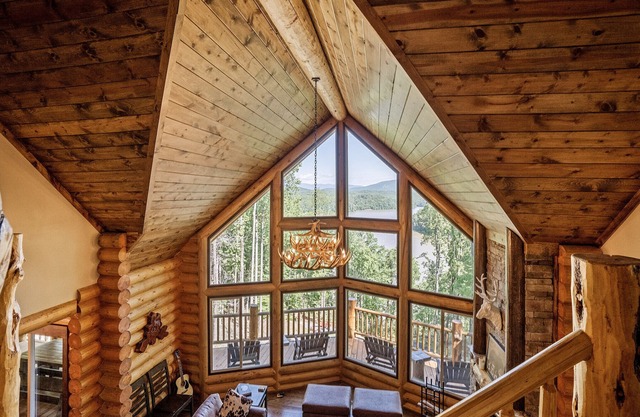 Lake Front Log Cabin with Double Decker Dock&Mtn. Views