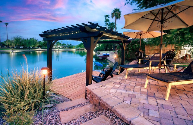 Lake Front Paradise, Pool and Hot Tub-Bubbly