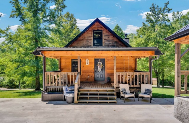 LAKE HAVEN Rustic Cabin in Historic Jamestown TN, Lake Access!