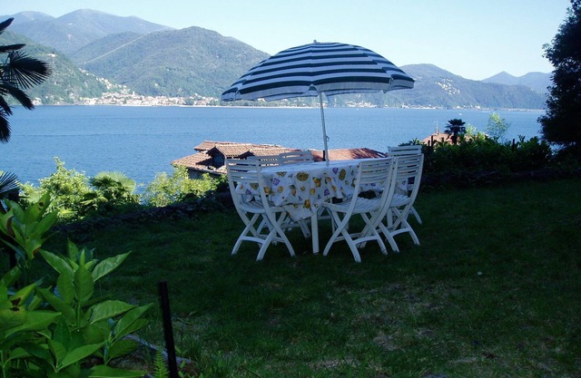 Lake Maggiore - Cannobio- IT- Appartem. for 5 pers. - private beach & superb view