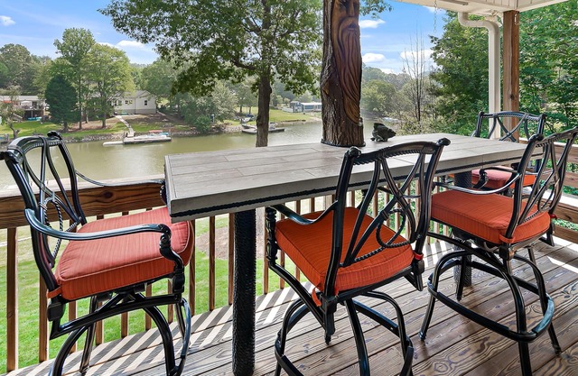 Lake Norman house in quiet neighborhood