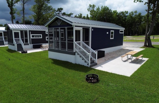 Lake View Cabin, 2 Bedrooms, 13 miles from Jacksonville!