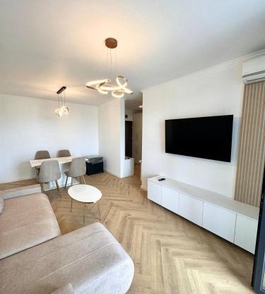 Lake View Luxury Apartament