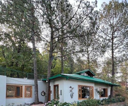 Lake view private Villa at Naukuchiatal, near Bhimtaal