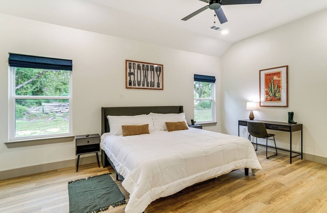 Lake-view Retreat w/Games & Yard in Daingerfield