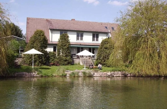 Lake view vacation apartment with lake terrace, beach, jetty, boat mooring