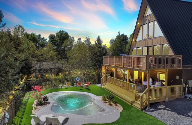 Lakefront AFrame, Heated Bio Pool, Spa, Sauna, Theatre, GameRoom, Lake acccess