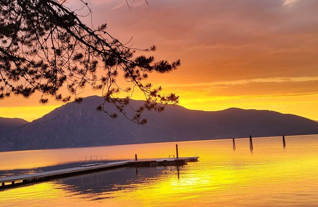 Lakefront Cabin #1-REMOTE, RECOMMEND SUV/TRUCK, PRIMITIVE RD! Lake Pend Oreille