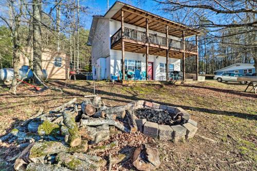 Lakefront Delta Cottage with Views, Canoe and Dock!