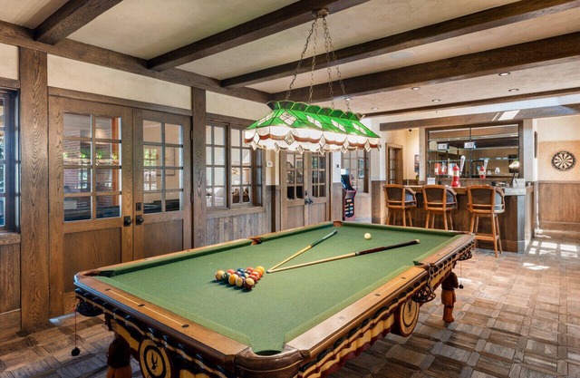 Lakefront Grandeur: Okanagan Home With Pool & Tennis Court