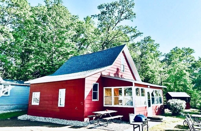 Lakefront Heritage Cabin on Lake Victoria – Steps from the Water!