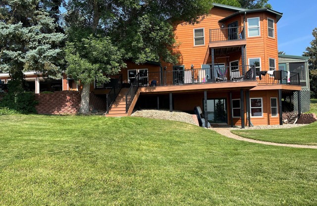Lakefront Home on Lake Sakakawea in Douglas Bay near Garrison, ND