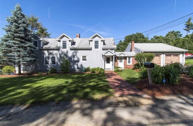 Lakefront home with large deck and beautiful lake views of Milton 3 Ponds